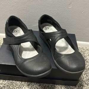 Clark’s Cloudsteppers, black leather,  Mary Jane’s.